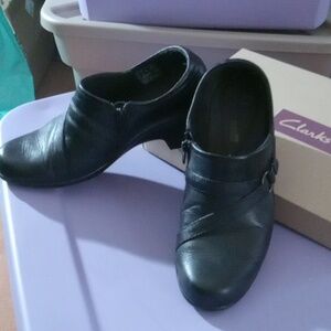 8W dress shoe. Clark's black